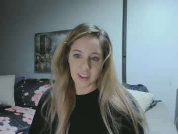 girl Live Porn On Cam with khelzy