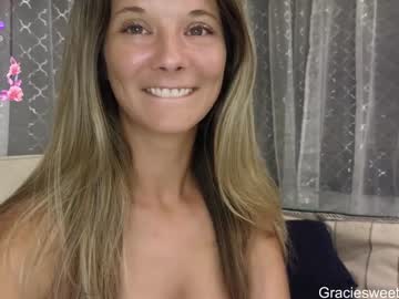girl Live Porn On Cam with graciously3333