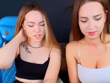 couple Live Porn On Cam with top_twins