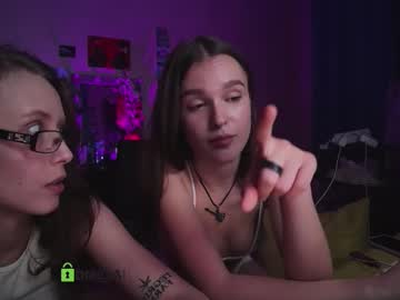 girl Live Porn On Cam with gigi_and_margo