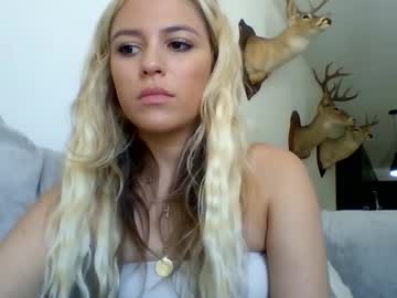 girl Live Porn On Cam with skyelynnxo