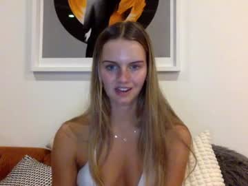 girl Live Porn On Cam with goddesslyvenus