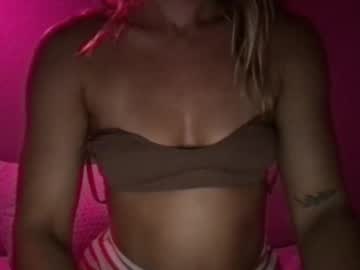 girl Live Porn On Cam with luhluhlove
