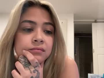 girl Live Porn On Cam with serenawilddd