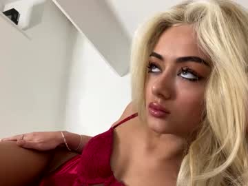 girl Live Porn On Cam with heyitssavxo
