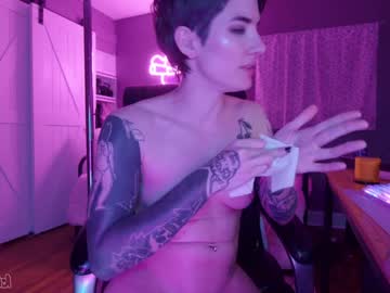 girl Live Porn On Cam with aynmarie