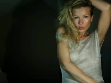 girl Live Porn On Cam with julia_giulia