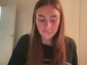 girl Live Porn On Cam with akinkykittyy
