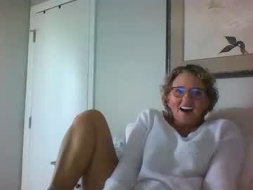 girl Live Porn On Cam with momnxtdoor