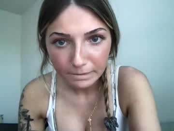 girl Live Porn On Cam with emiefox2