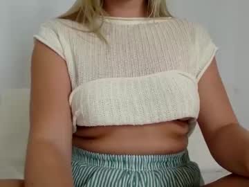 girl Live Porn On Cam with innocentblonde789
