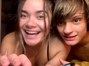 couple Live Porn On Cam with partystars