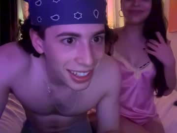 couple Live Porn On Cam with yaraandleo