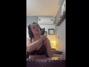 girl Live Porn On Cam with eemilyyyy19