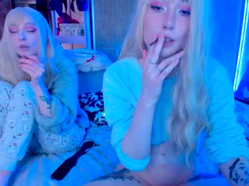 couple Live Porn On Cam with hornybunnys