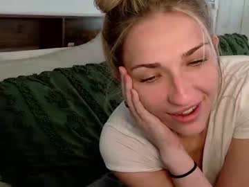 girl Live Porn On Cam with charbearxoxo